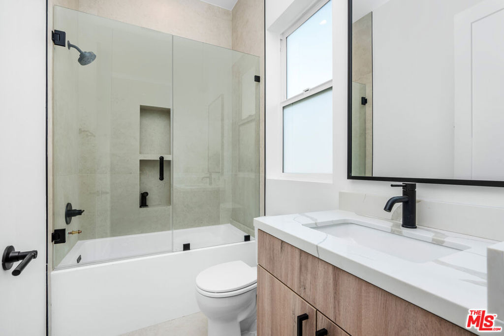 10819 Morrison Street - Photo 5