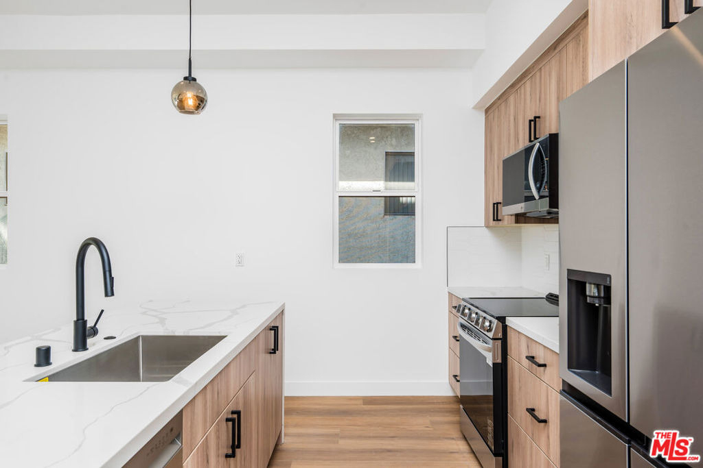 10819 Morrison Street - Photo 4