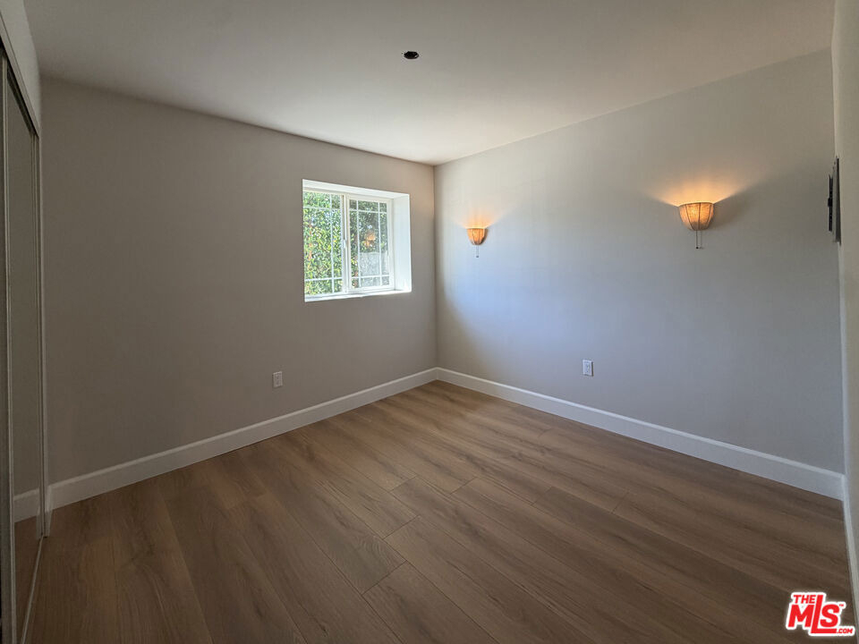 7038 Alcove Avenue - Photo 7