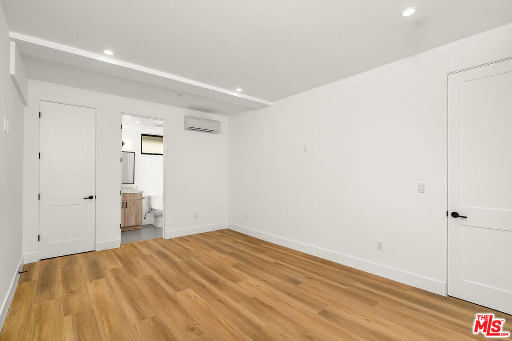 2206 Carmona Avenue - Photo 9