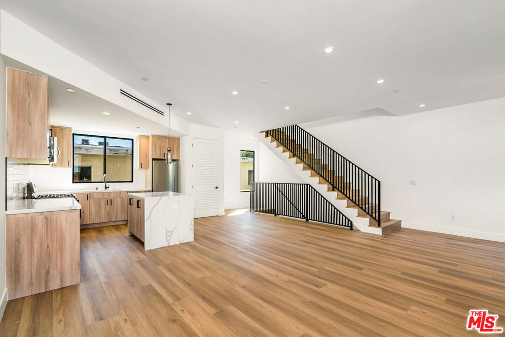 2206 Carmona Avenue - Photo 4