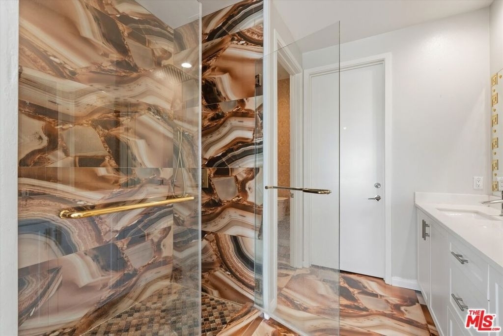 13225 Victory Boulevard - Photo 23