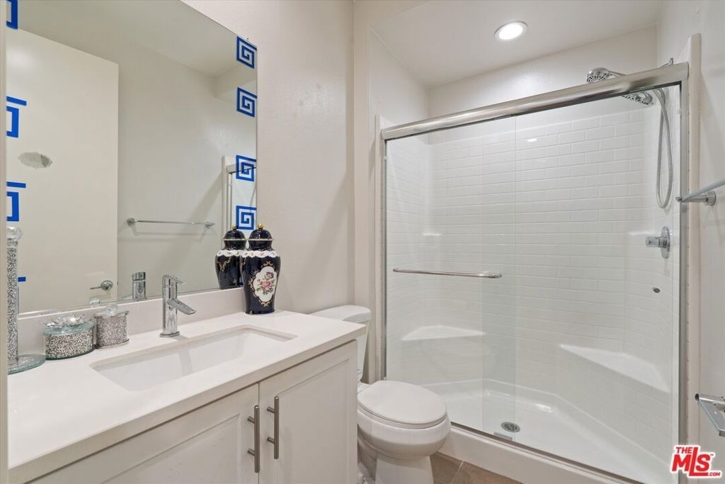 13225 Victory Boulevard - Photo 6