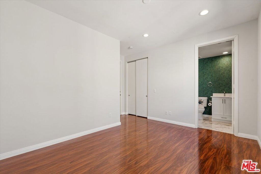 13225 Victory Boulevard - Photo 26