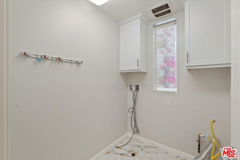 13225 Victory Boulevard - Photo 14