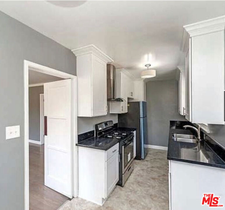 852 11th Street - Photo 2