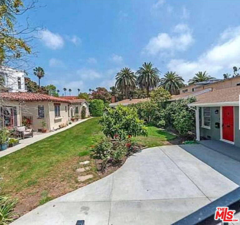 852 11th Street - Photo 1