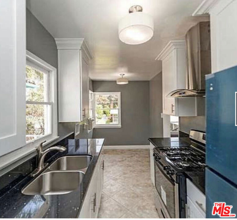 852 11th Street - Photo 3