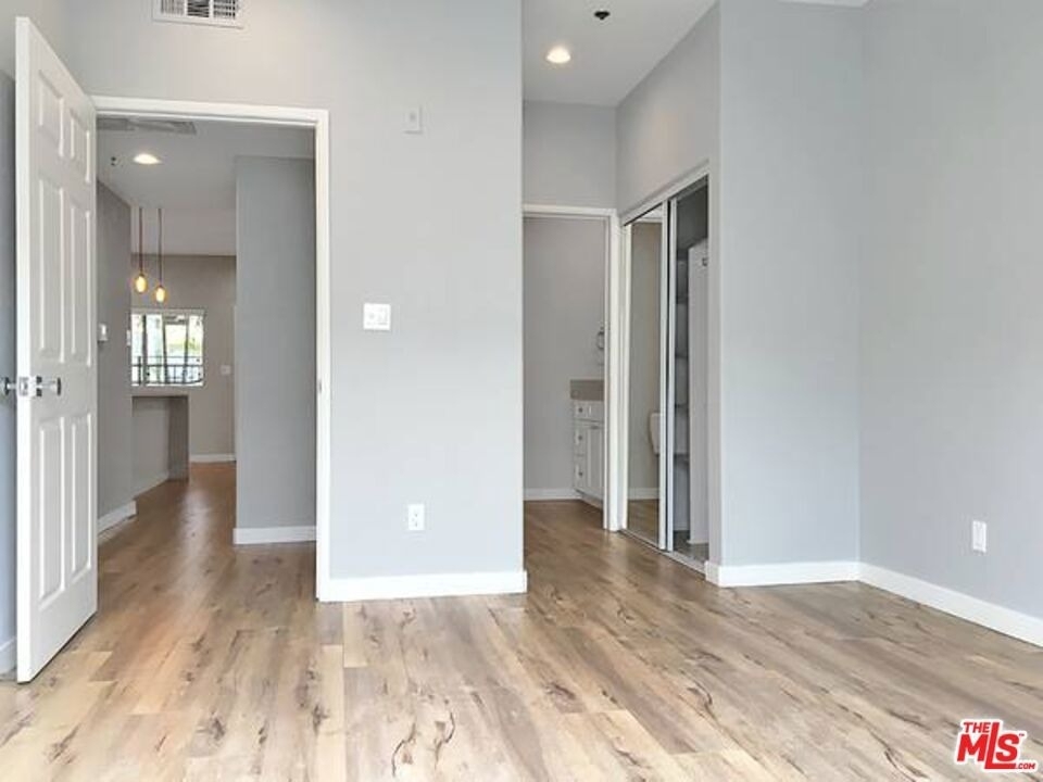 10560 Santa Monica - Photo 5