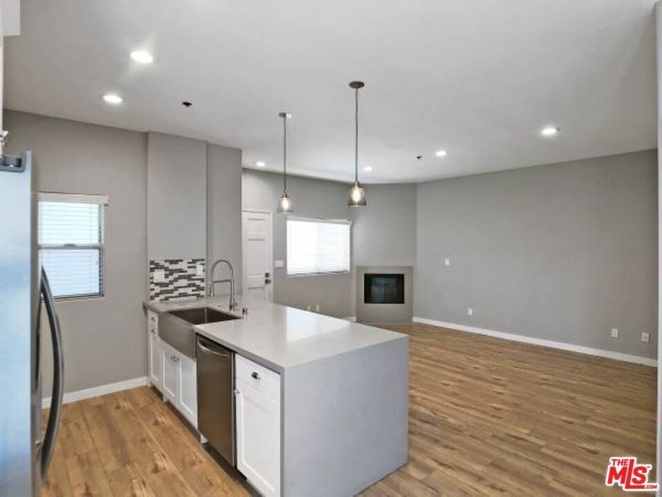 10560 Santa Monica - Photo 3