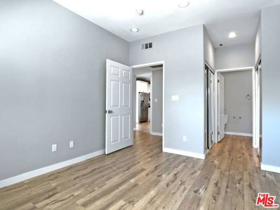 10560 Santa Monica - Photo 8
