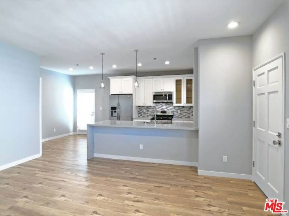 10560 Santa Monica - Photo 4