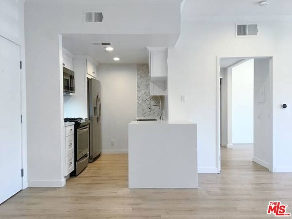 301 S Swall Drive - Photo 10