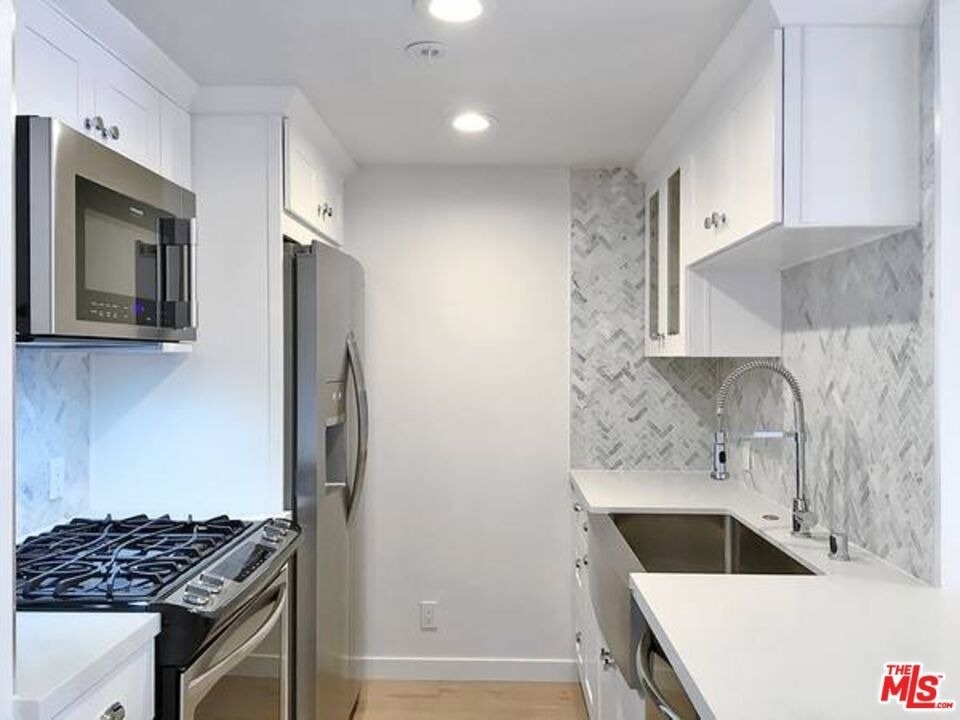 301 S Swall Drive - Photo 6