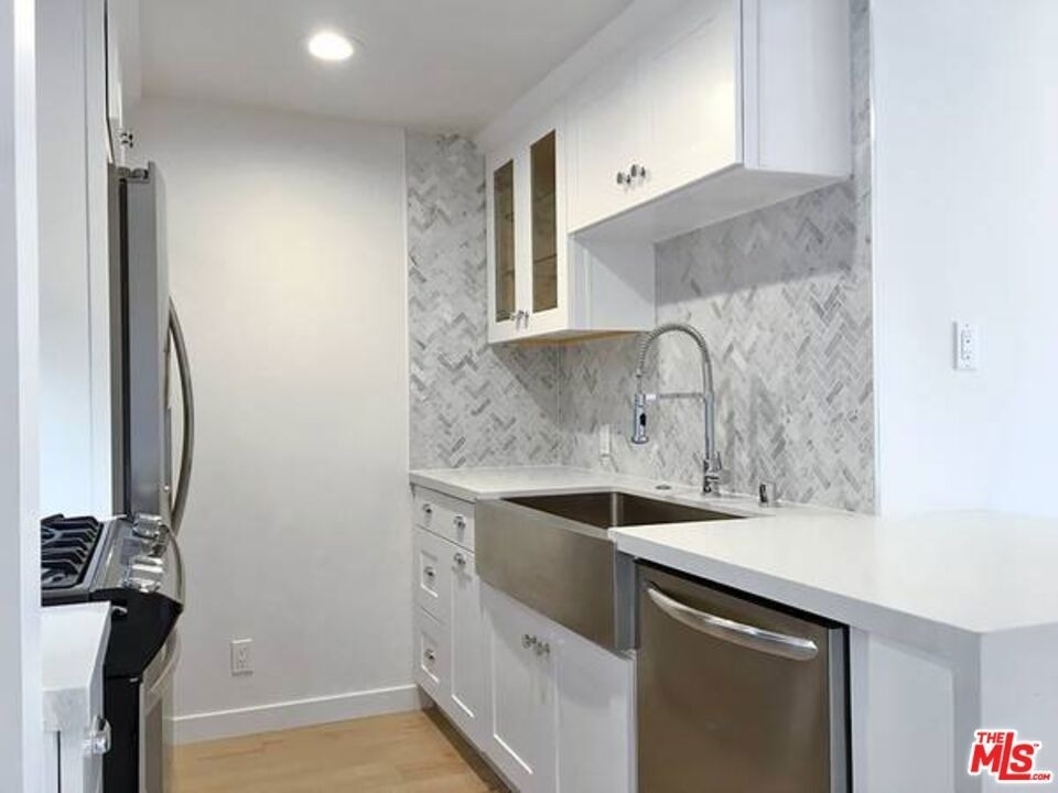 301 S Swall Drive - Photo 4