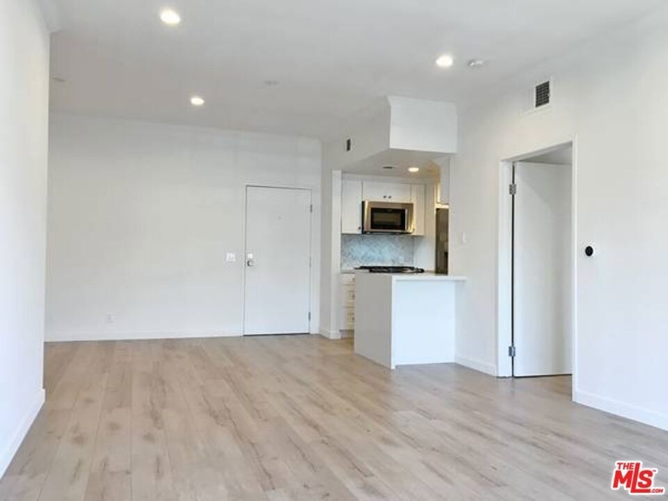 301 S Swall Drive - Photo 7