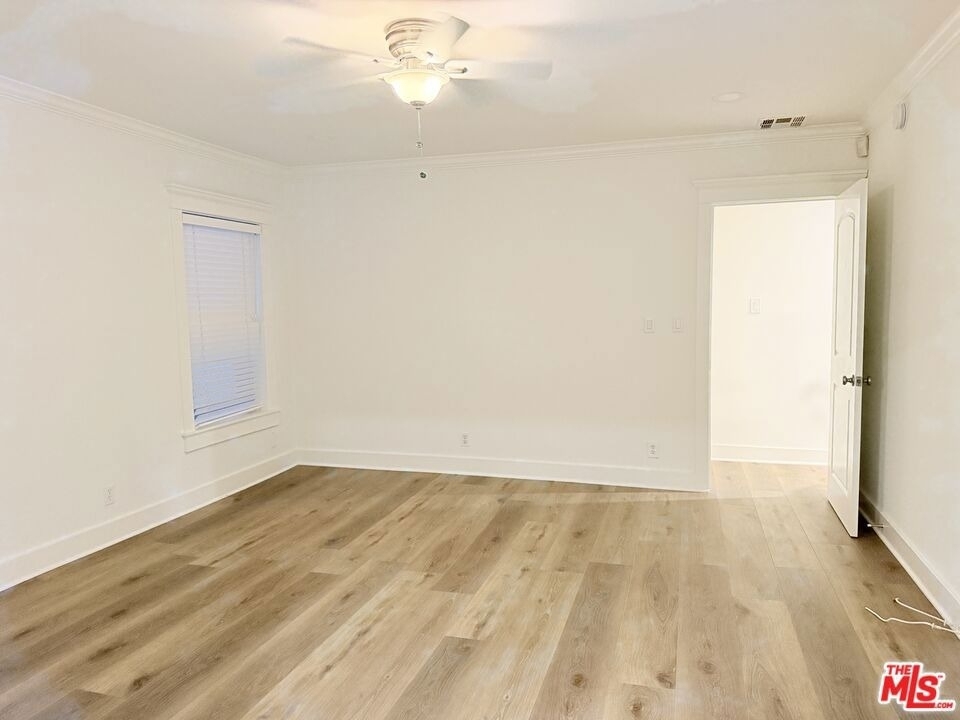 4627 Collis Avenue - Photo 11
