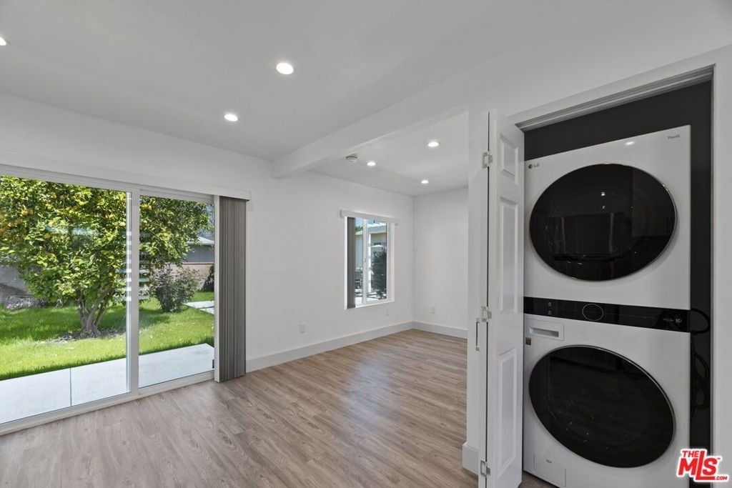 6229 Sylvia Avenue - Photo 13