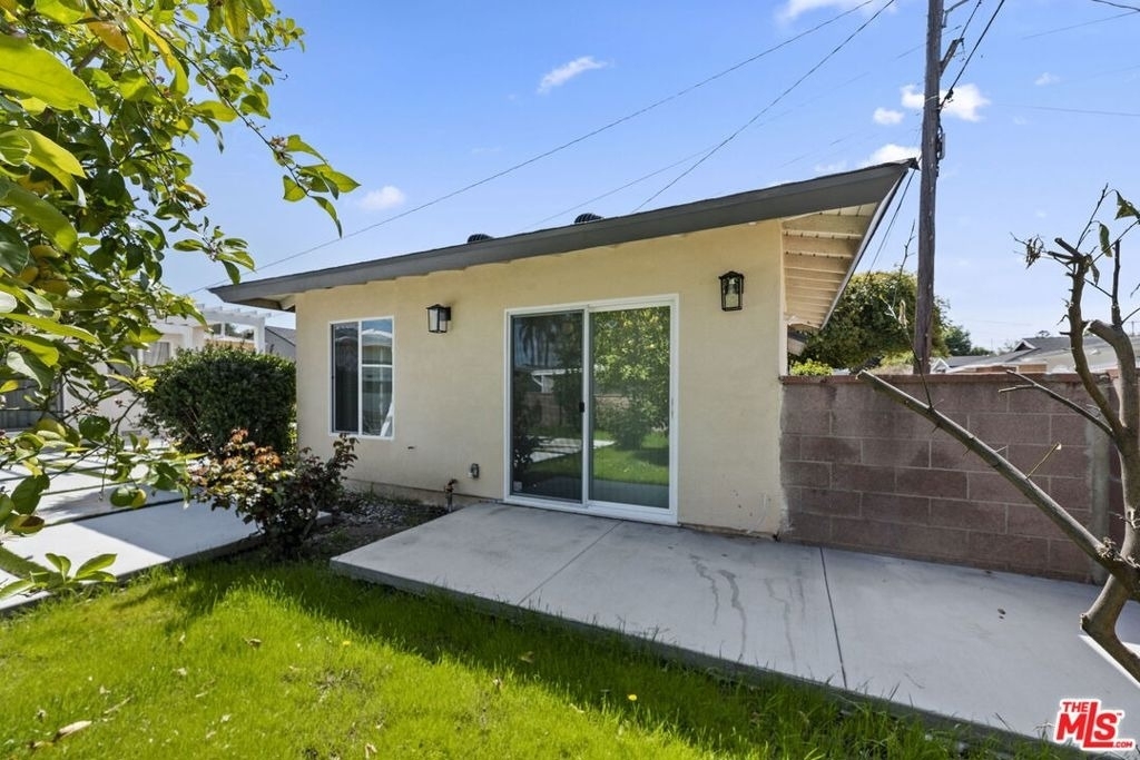 6229 Sylvia Avenue - Photo 4