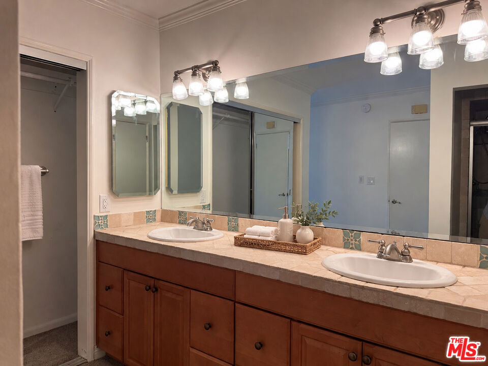 8701 Delgany Avenue - Photo 28