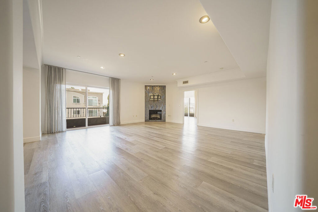970 S St Andrews Place - Photo 2