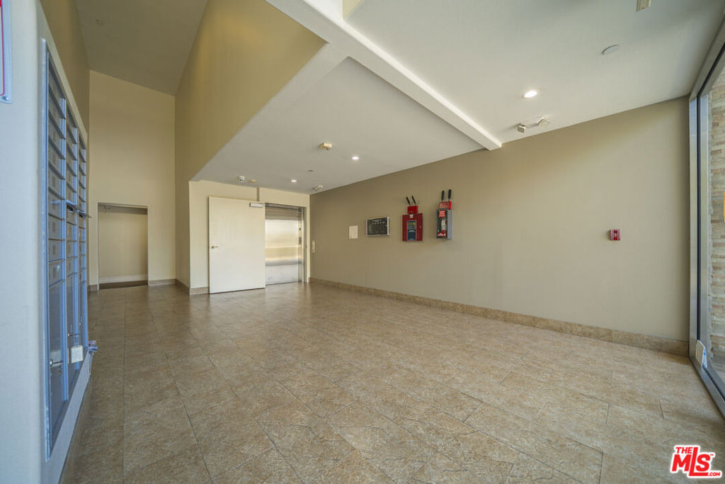 970 S St Andrews Place - Photo 37