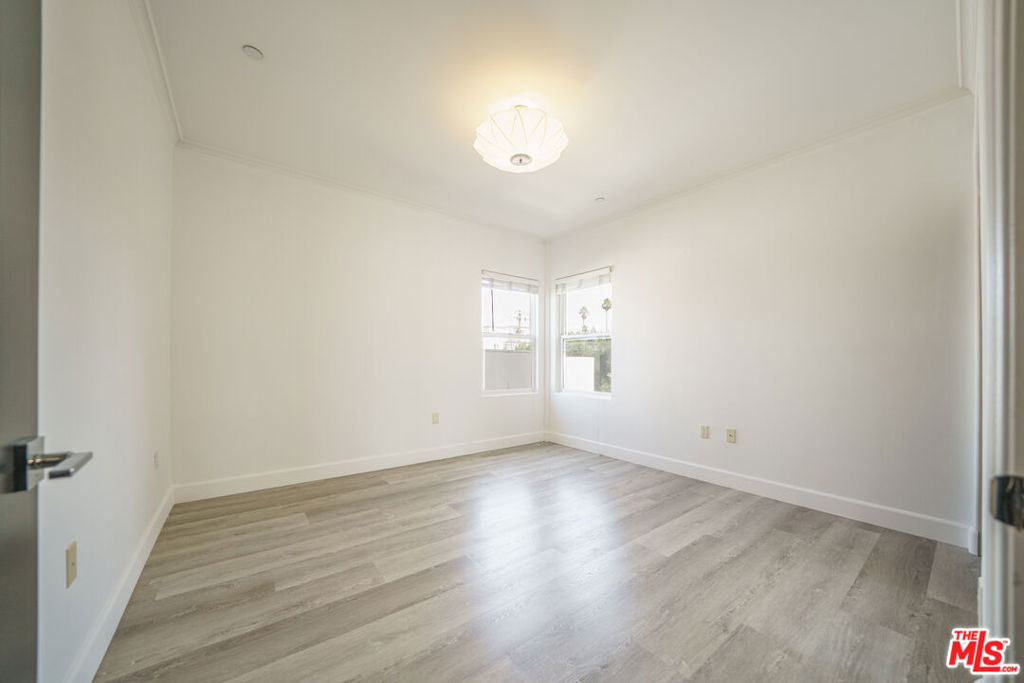 970 S St Andrews Place - Photo 25