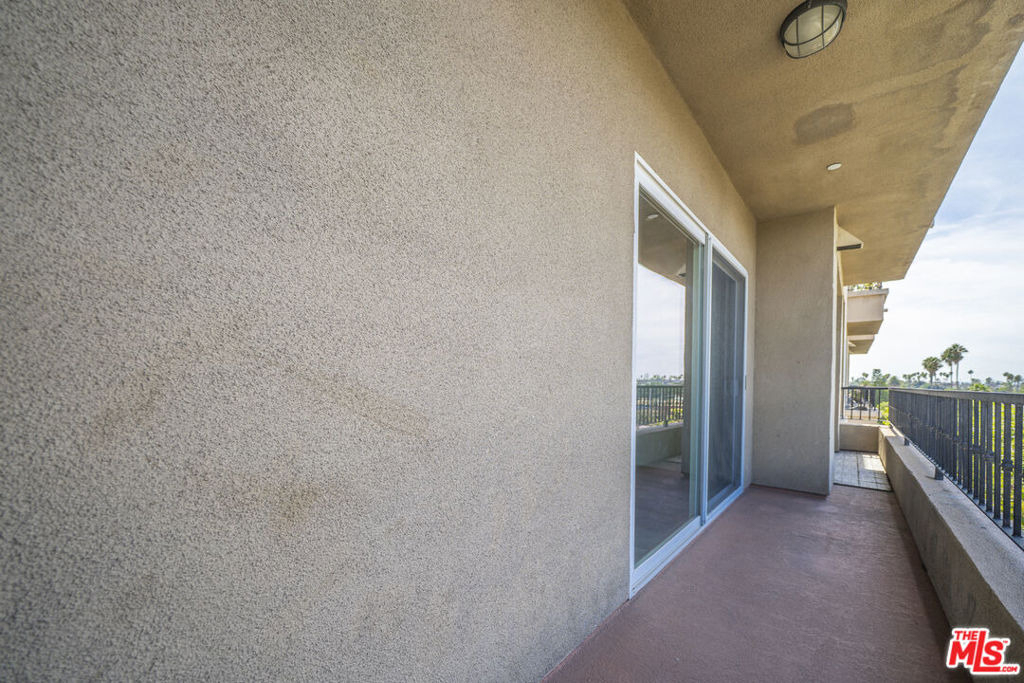 970 S St Andrews Place - Photo 34