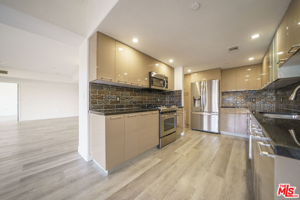 970 S St Andrews Place - Photo 10