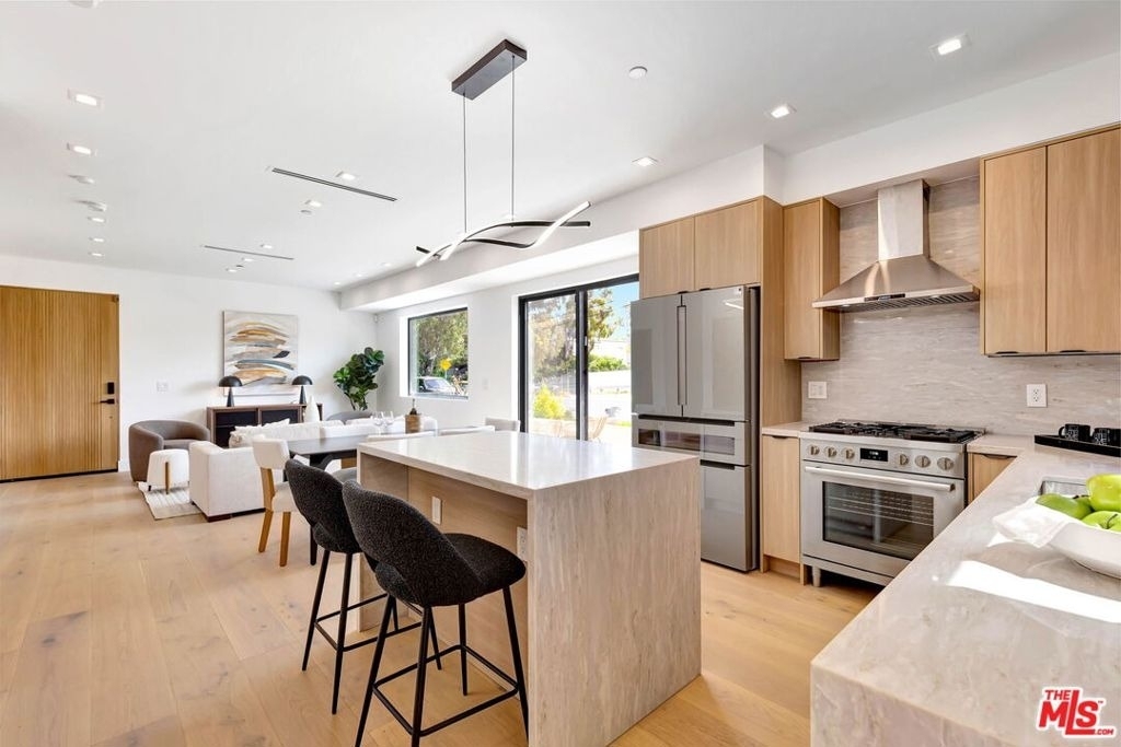4329 Radford Avenue - Photo 4