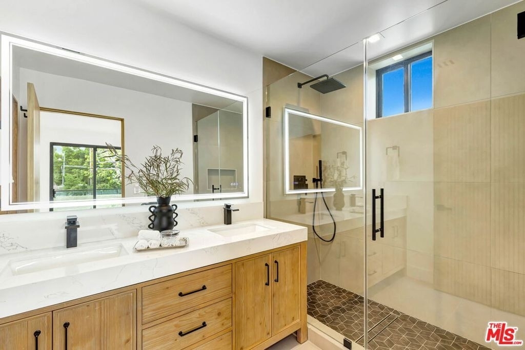 4329 Radford Avenue - Photo 15