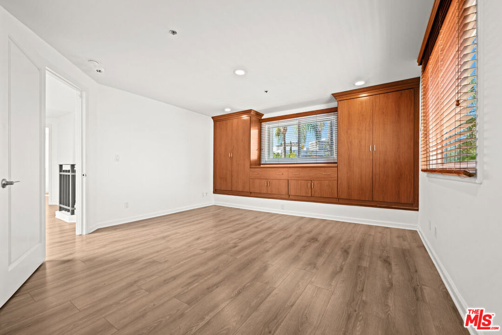112 N Elm Drive - Photo 32