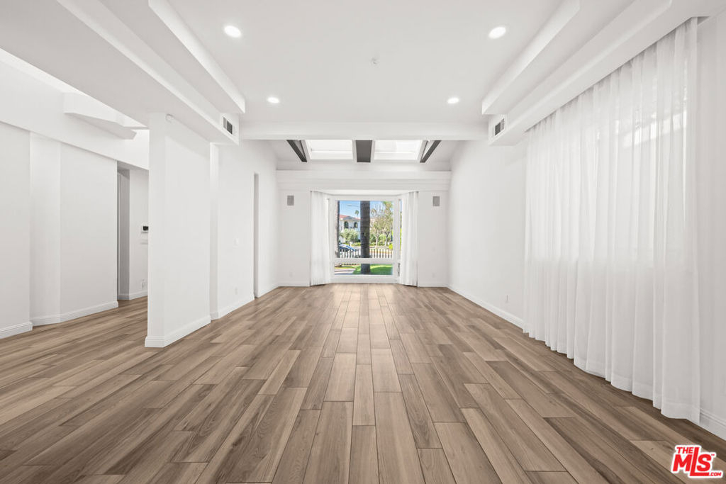 112 N Elm Drive - Photo 5