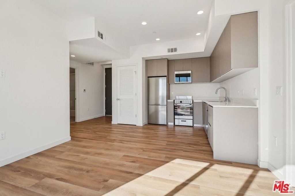 1814 Federal Avenue - Photo 3