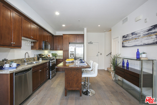 629 Traction Avenue - Photo 10