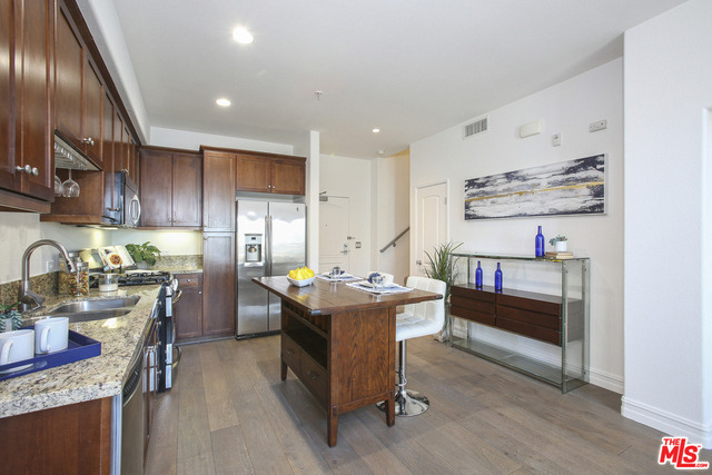 629 Traction Avenue - Photo 11