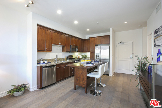 629 Traction Avenue - Photo 9
