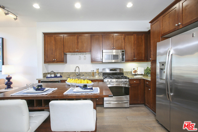 629 Traction Avenue - Photo 7