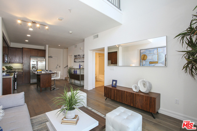 629 Traction Avenue - Photo 2