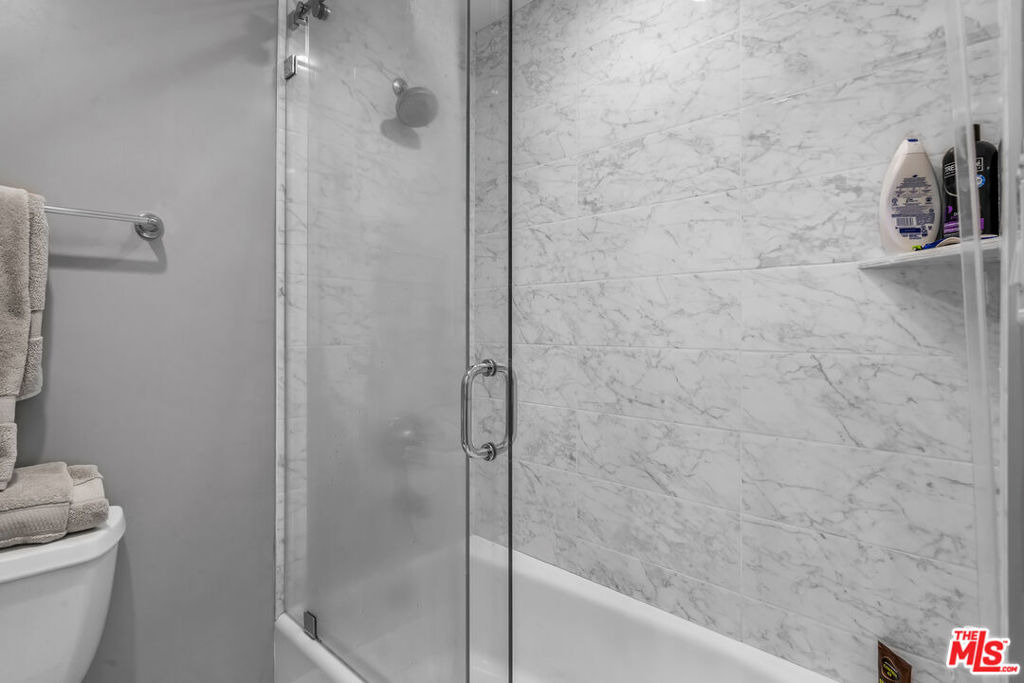 10501 Wilshire - Photo 8