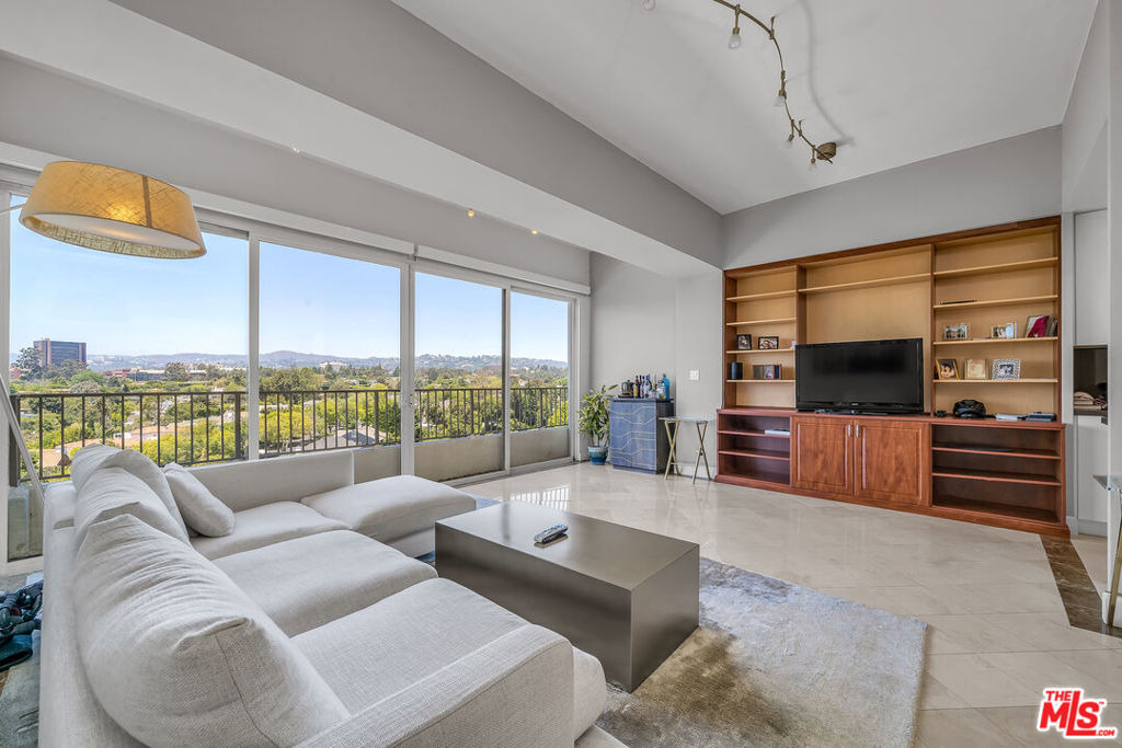 10501 Wilshire - Photo 0