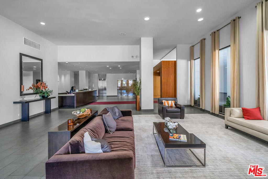 10501 Wilshire - Photo 11