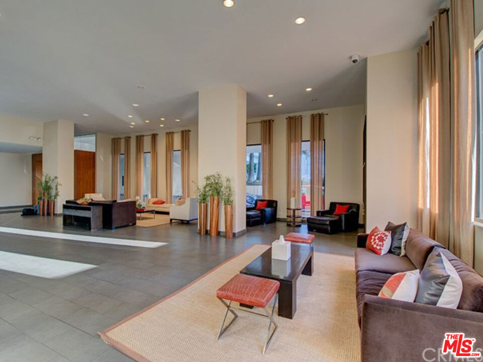 10501 Wilshire - Photo 18