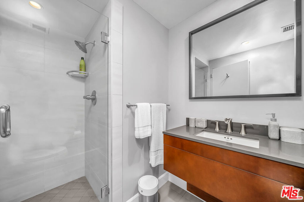 10501 Wilshire - Photo 10