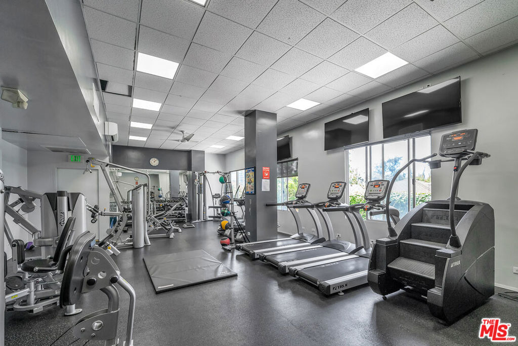 10501 Wilshire - Photo 16
