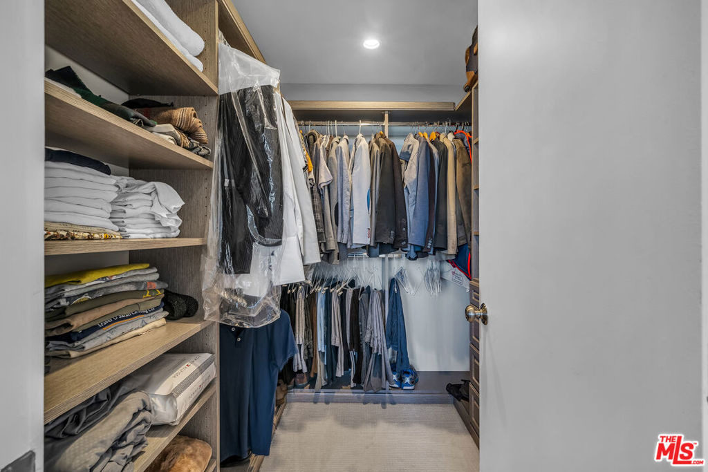 10501 Wilshire - Photo 14