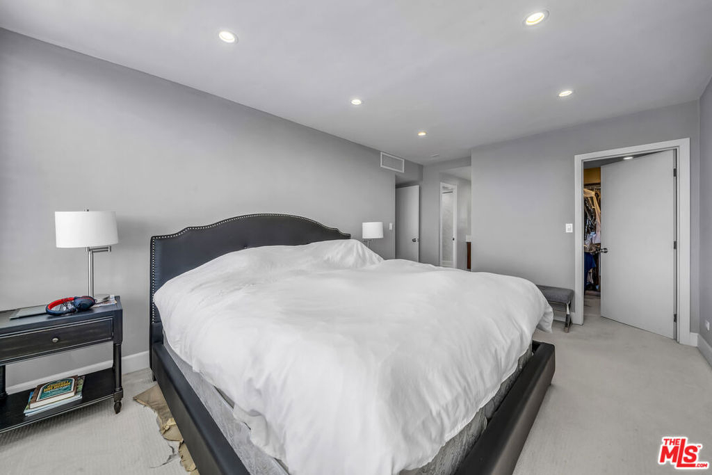 10501 Wilshire - Photo 12