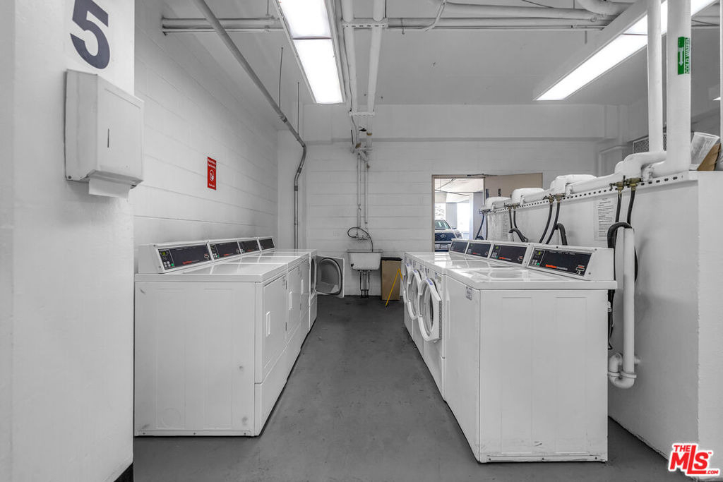 10501 Wilshire - Photo 15