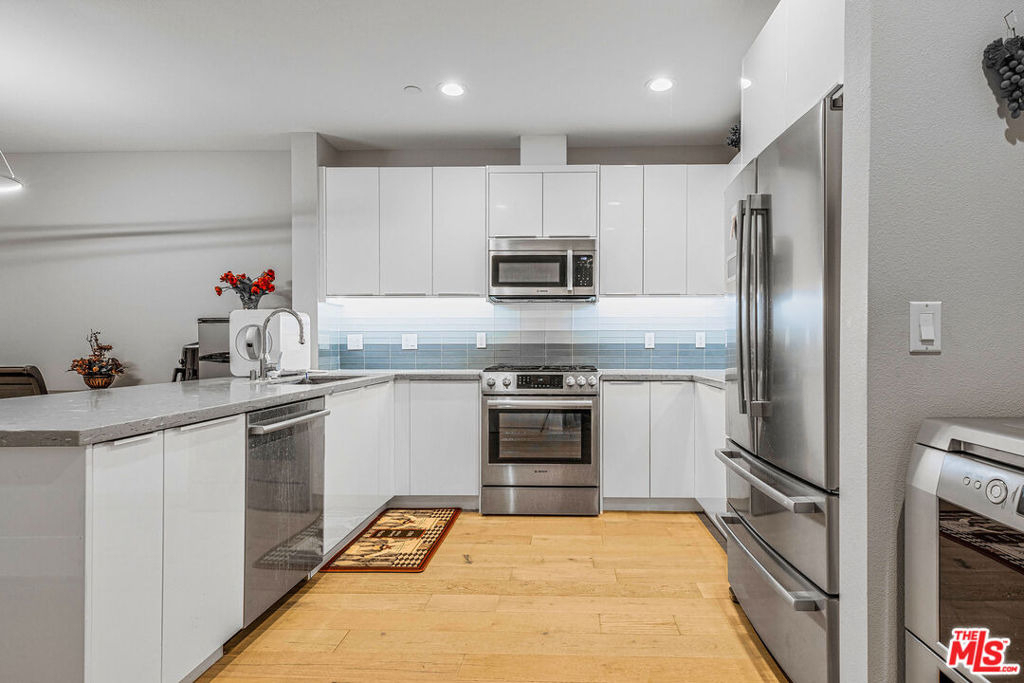 901 S Gramercy Drive - Photo 5