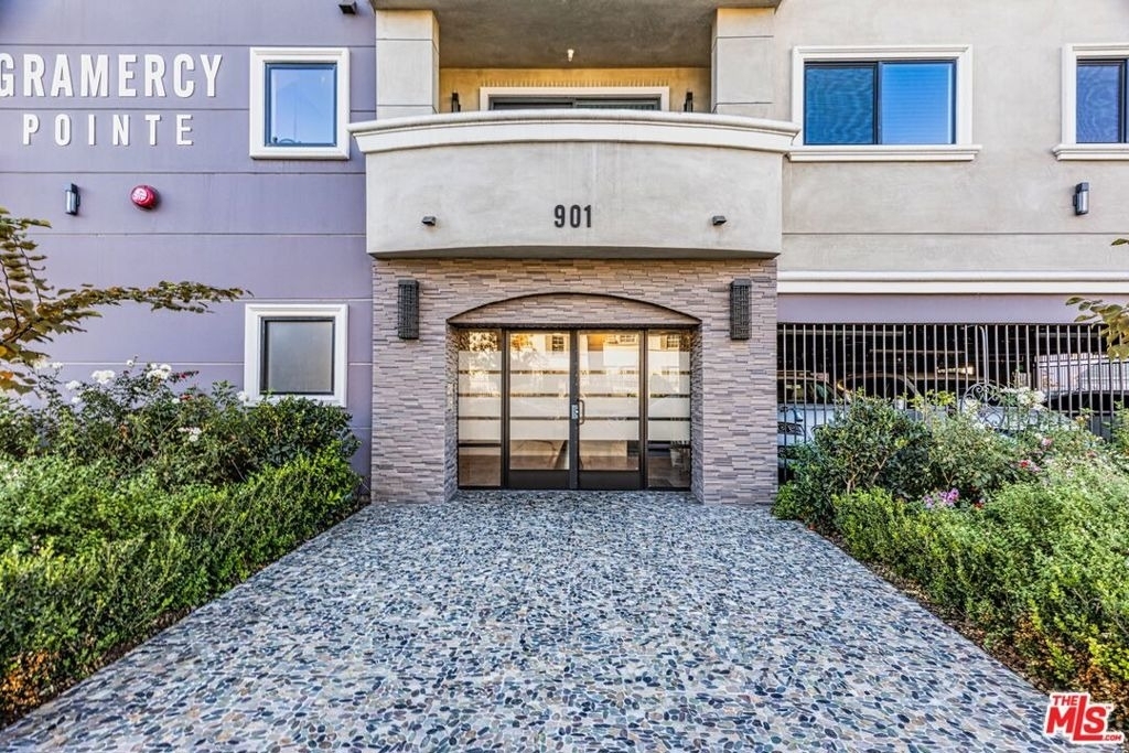 901 S Gramercy Drive - Photo 0